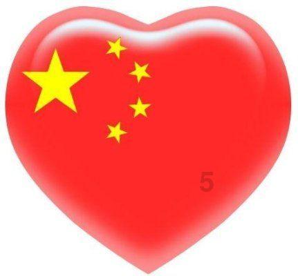 新郎下车遭到“婚闹”,被几人用棍棒围殴
