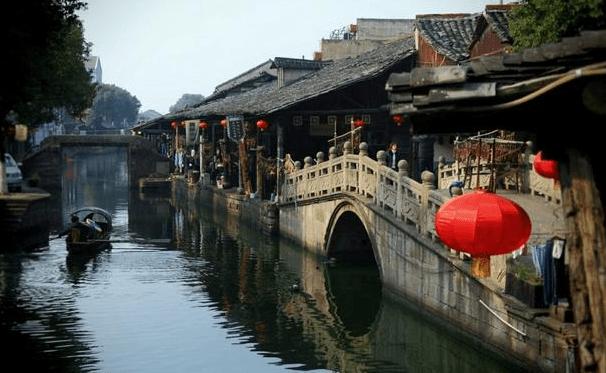 智问答网页-狗狗听到一点动静就狂吠不止怎么办?首选的问答专家平台